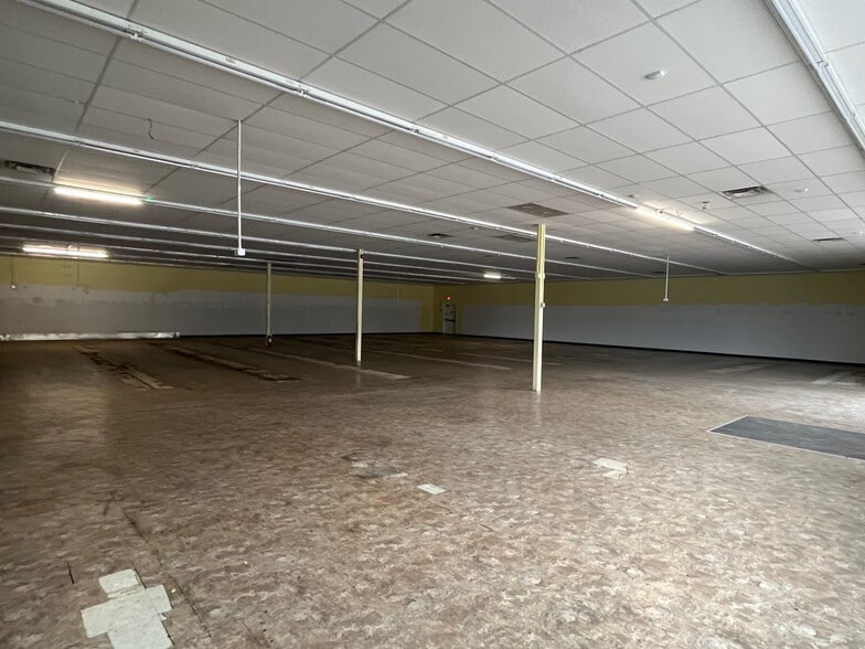 More Photos Of 3543 S Beech Daly St, Dearborn Heights Freestanding For Sale