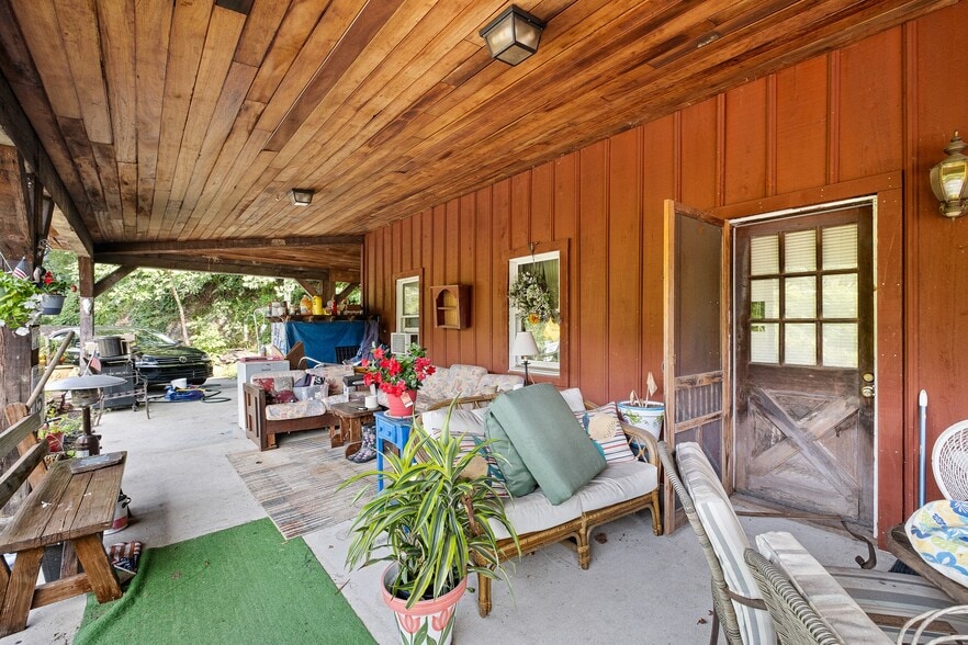 More Photos Of 2913 Creek Rd, Yorklyn Specialty For Sale