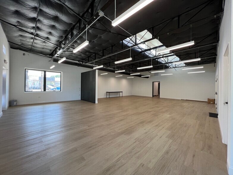 More Photos Of 420 S Bell Ave, Denton Freestanding For Lease