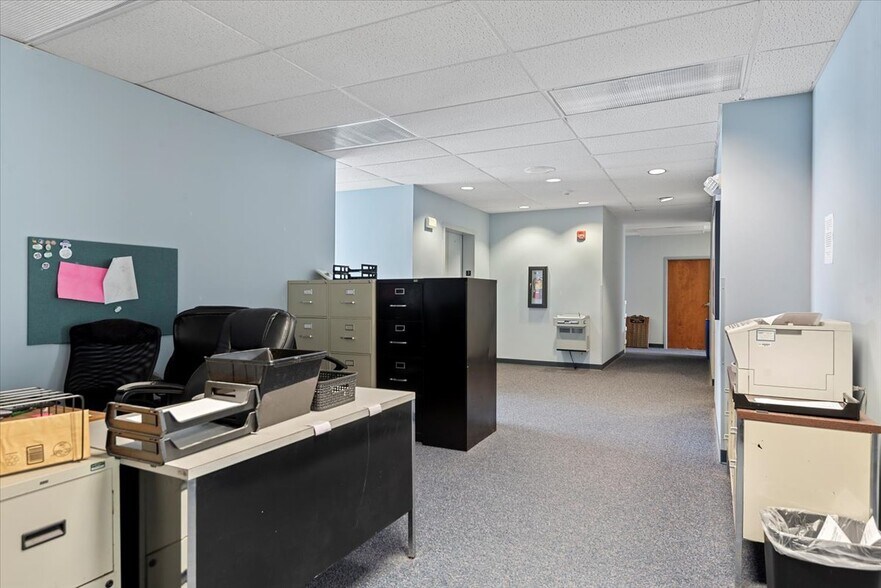 More Photos Of 615 S 2nd St, Springfield Office For Sale