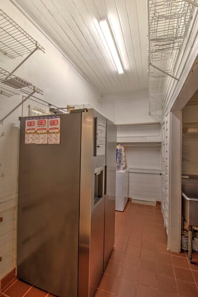 More Photos Of 944 E Silver Springs Blvd, Ocala Office For Sale