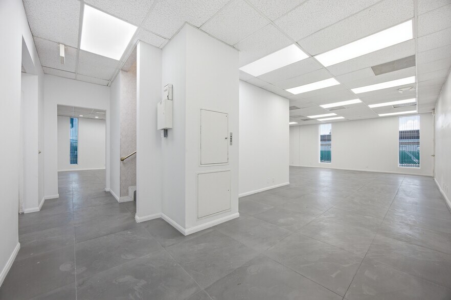 More Photos Of 844 E Sahara Ave, Las Vegas Loft Creative Space For Lease