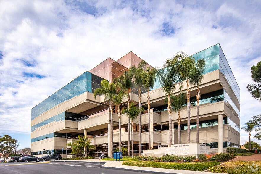 More Photos Of 20911 Earl St, Torrance Medical For Lease