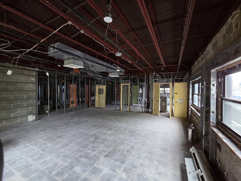 Primary Photo Of 11112 Northern Blvd, Corona Storefront For Lease