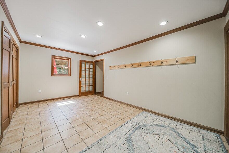 More Photos Of 23095 Buena Vista Rd, Rockbridge Apartments For Sale