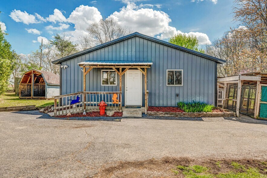 More Photos Of 1344 E 500 N, Albion Veterinarian Kennel For Sale