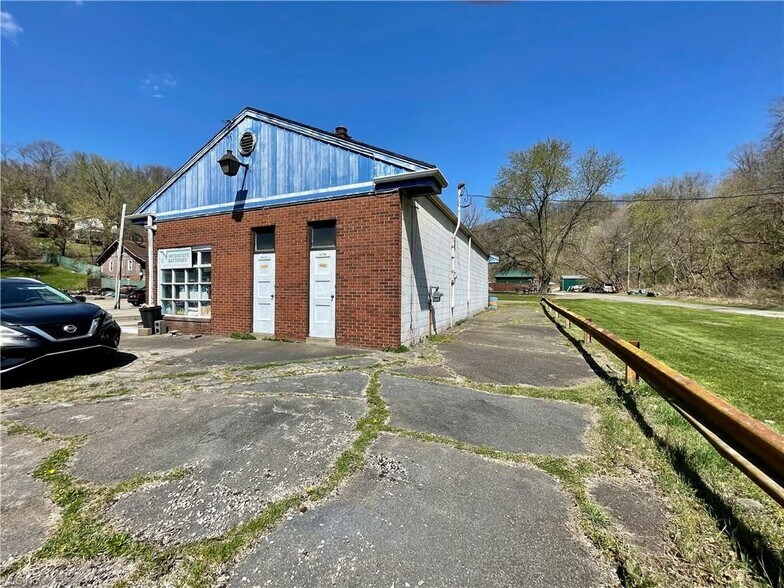 More Photos Of 300 Pennsylvania Ave, Weirton Flex For Sale