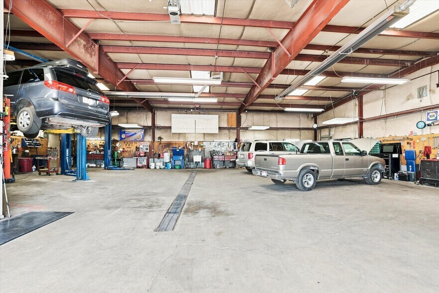 More Photos Of 9975 6400 w, Tremonton Office For Sale