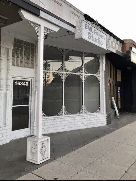More Photos Of 16830-16848 Saticoy St, Van Nuys Storefront For Lease