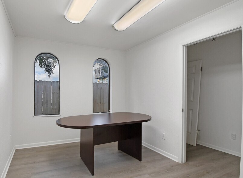 More Photos Of 2528-2530 Us-1, Saint Augustine Loft Creative Space For Lease