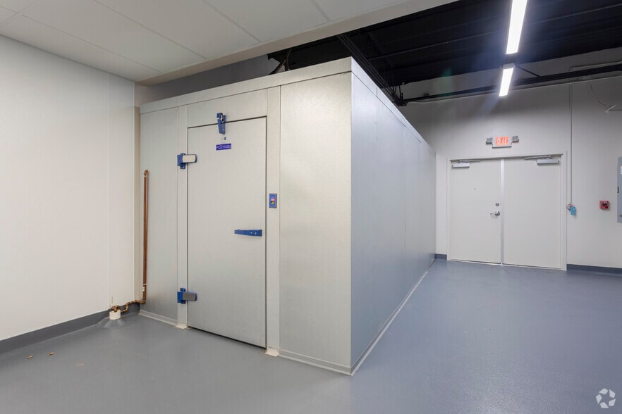 More Photos Of 3783 Presidential Pky, Atlanta Restaurant For Lease