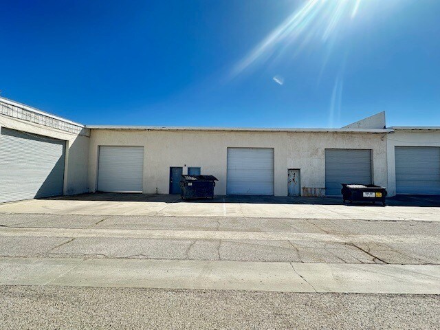 More Photos Of 13580 Nomwaket Rd, Apple Valley Service For Lease
