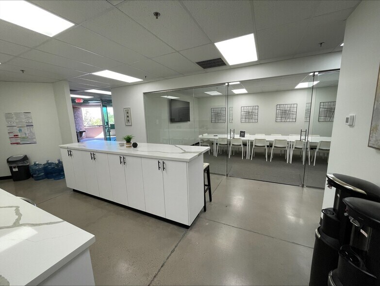 More Photos Of 575 W Chandler Blvd, Chandler Medical For Lease