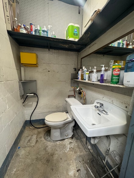 More Photos Of 27 Lockwood Rd, Bay Shore Warehouse For Sale