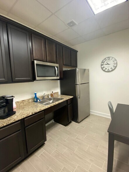 More Photos Of 12930 Dairy Ashford Rd, Sugar Land Medical For Lease