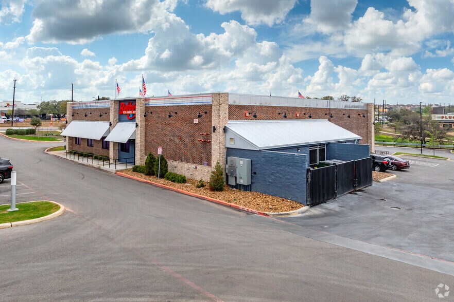 More Photos Of 2638 Southeast Military Dr, San Antonio Freestanding For Sale