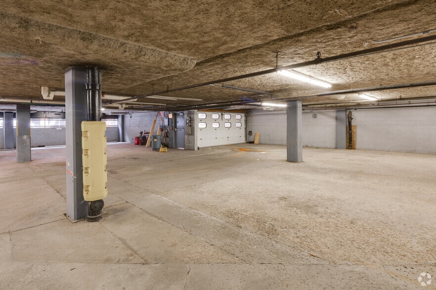 More Photos Of 225 W Superior St, Chicago Office For Sale