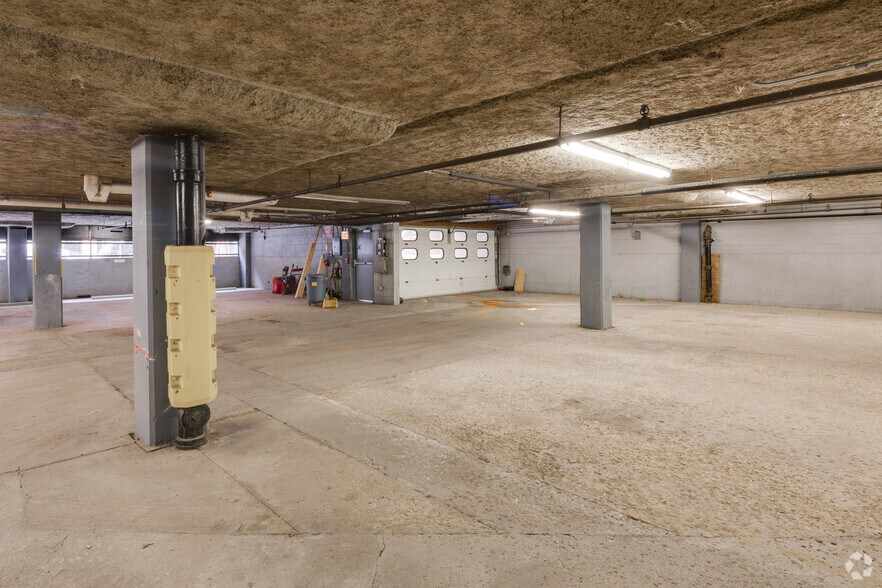 More Photos Of 225 W Superior St, Chicago Office For Sale