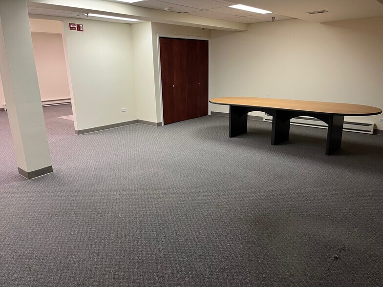 More Photos Of 183 Heritage Dr, Crystal Lake Medical For Sale