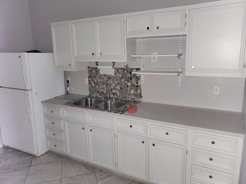 More Photos Of 6005 Fairmont Pky, Pasadena Unknown For Lease