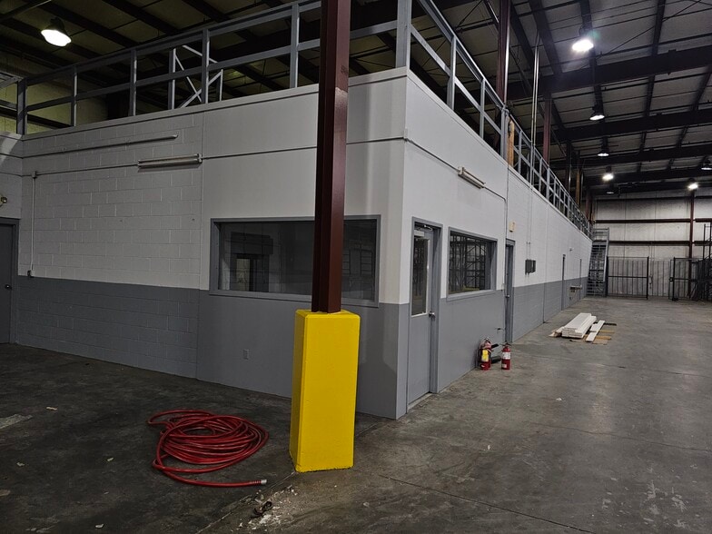 More Photos Of 101 Industrial Dr, Bristol Distribution For Lease