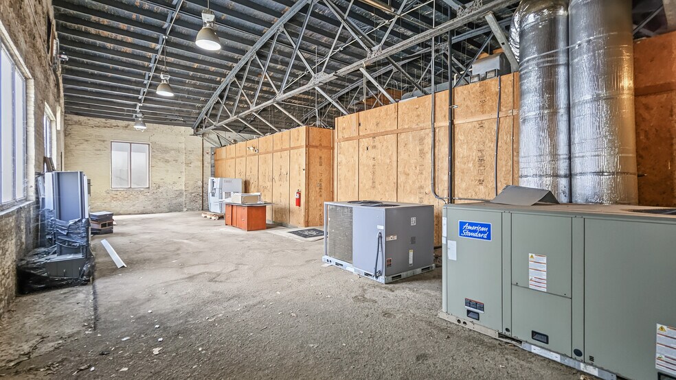 More Photos Of 112 N Jefferson St, Athens Bank For Lease