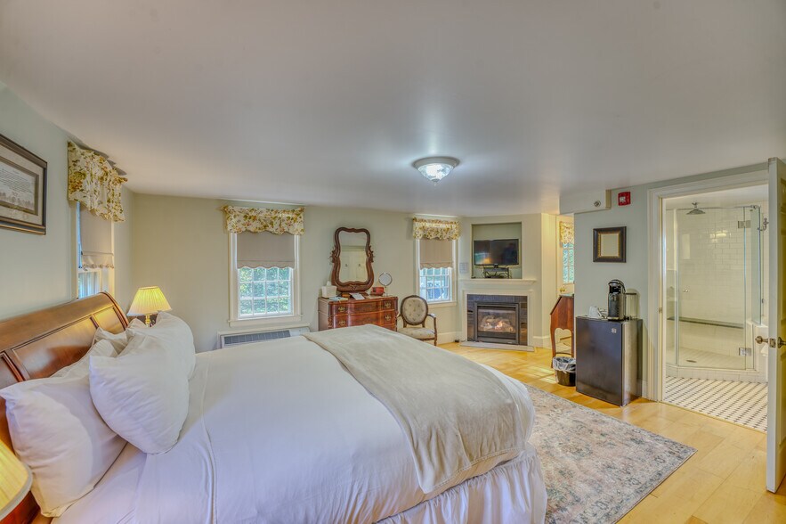 More Photos Of 80 Guider Ln, Bethlehem Hotel For Sale