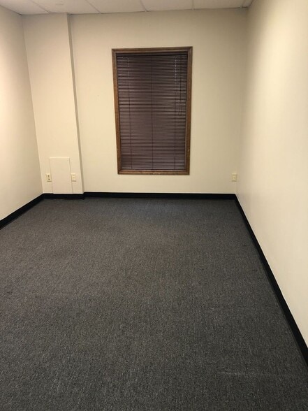 More Photos Of 2242-2246 S Hamilton Rd, Columbus Office Residential For Lease
