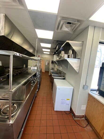 More Photos Of 2299 Elizabeth Lake Rd, Waterford Fast Food For Lease