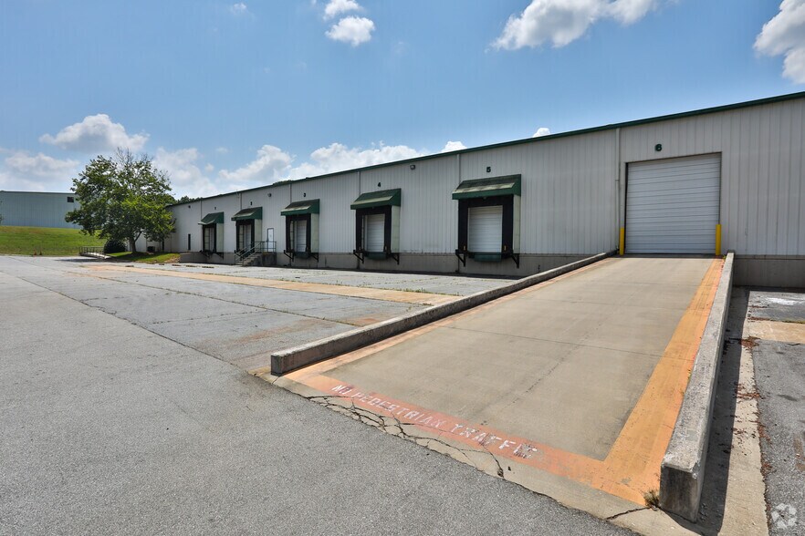 More Photos Of 129 Metro Ct, Greer Warehouse For Lease