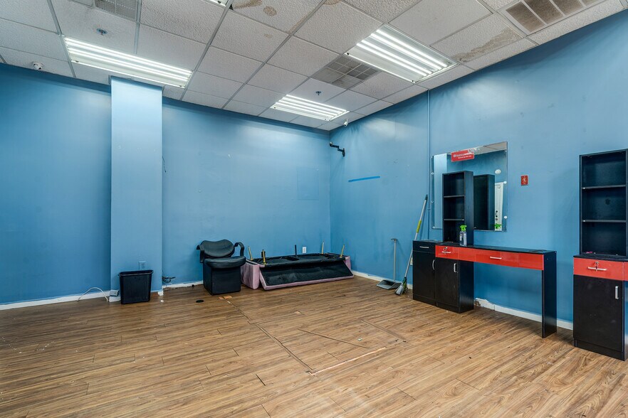 More Photos Of 173-175 Smith St, Perth Amboy Storefront Retail Residential For Lease