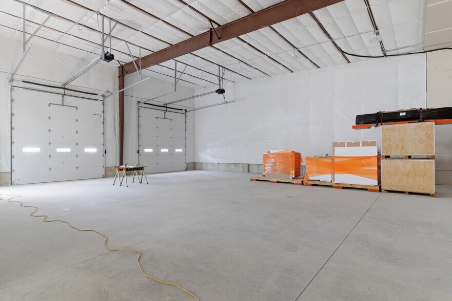 More Photos Of 1938 W 3350 S, Roy Manufacturing For Lease