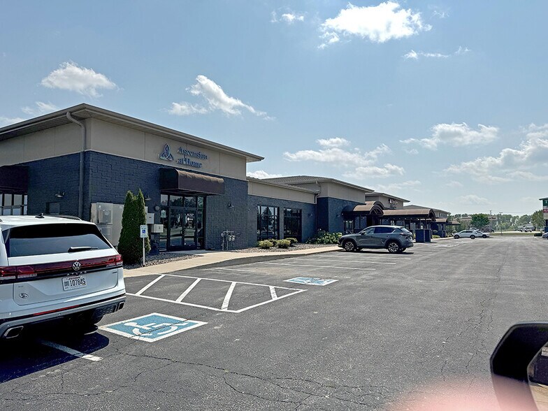 More Photos Of 1600-1688 N Casaloma Dr, Grand Chute General Retail For Sale