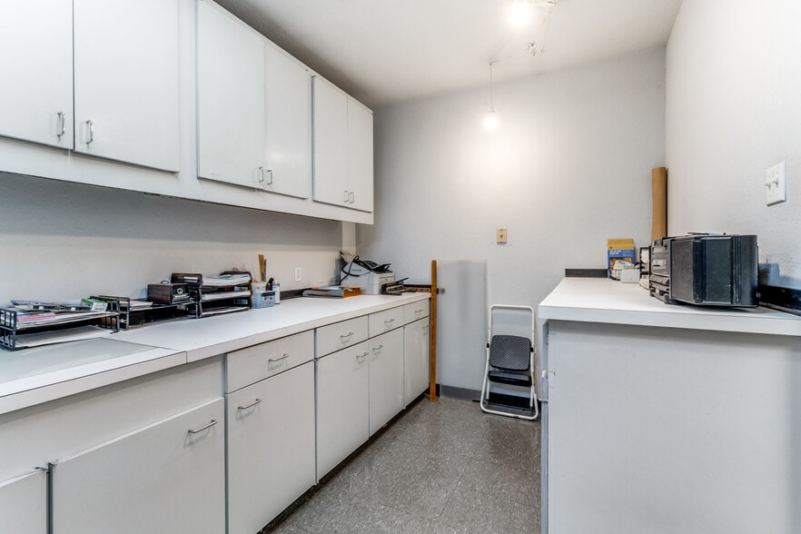 More Photos Of 4906 Don Dr, Dallas Flex For Sale