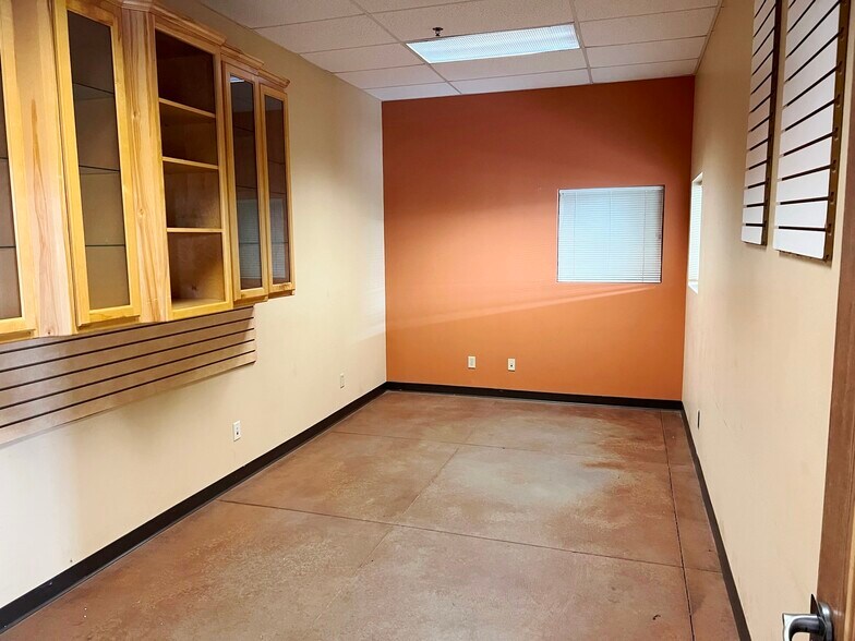 More Photos Of 110 Wall St, Onamia Flex For Lease