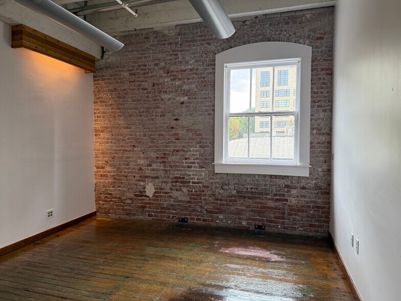 More Photos Of 1231 NW Hoyt St, Portland Loft Creative Space For Lease