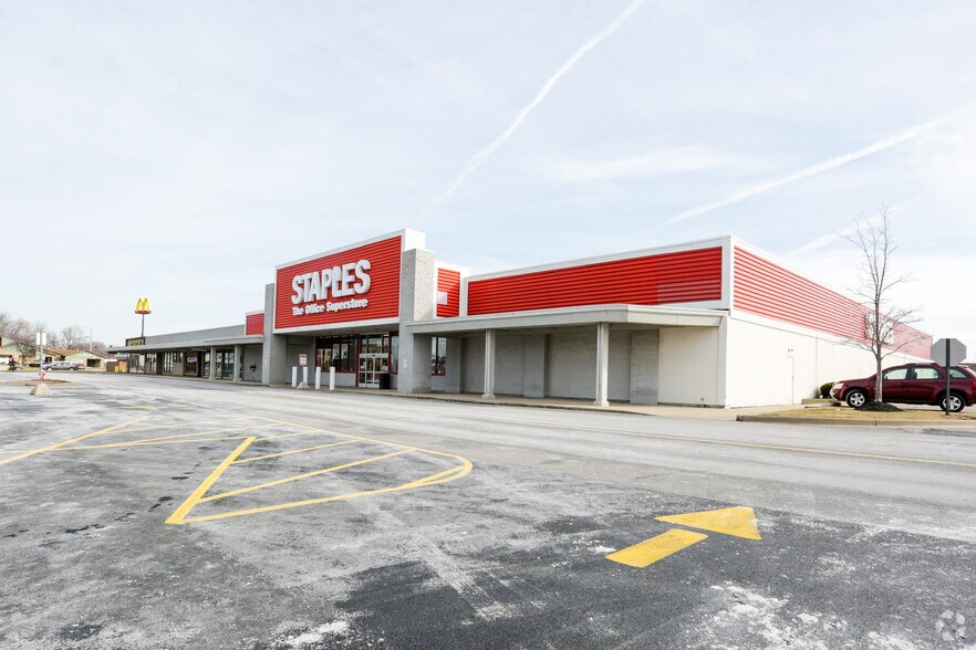 More Photos Of 1733-6935 Midway Mall, Elyria Unknown For Lease