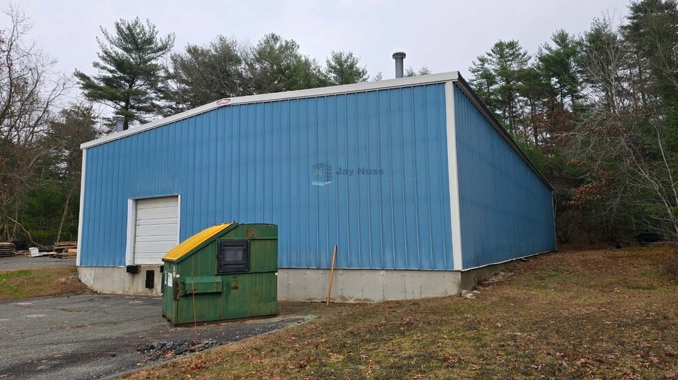 More Photos Of 243R Oak St, Pembroke Industrial For Lease