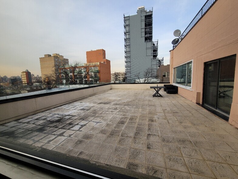 More Photos Of 25-20 39th Ave, Long Island City Office For Sale