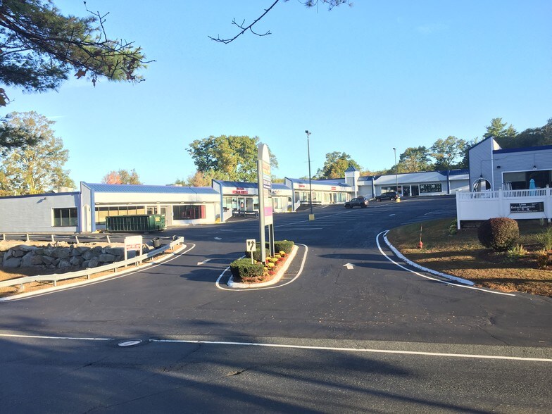 More Photos Of 416 Boston Post Rd E, Marlborough Storefront For Lease