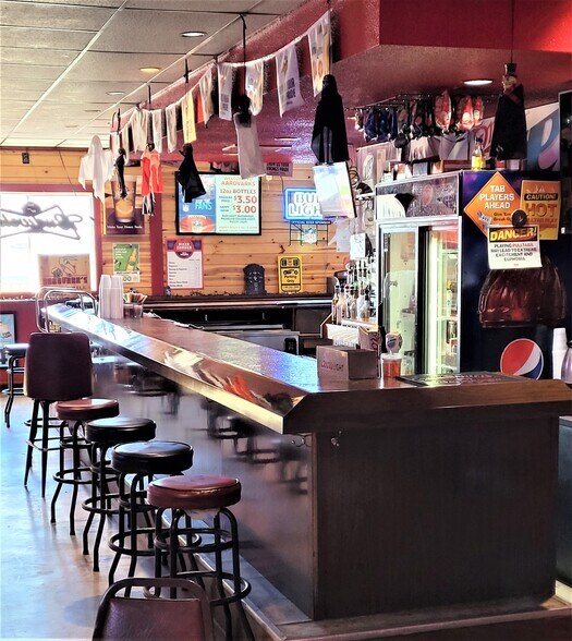 More Photos Of 209 N 5th Ave E, Truman Freestanding For Sale