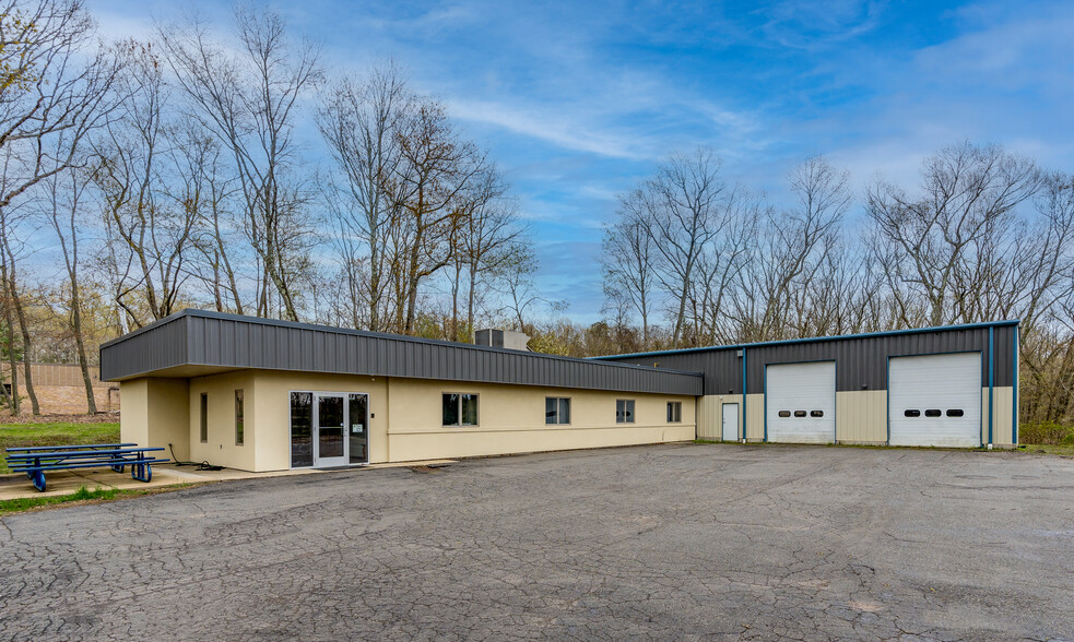 Primary Photo Of 105 Industrial Park Rd, Vernon Flex For Lease