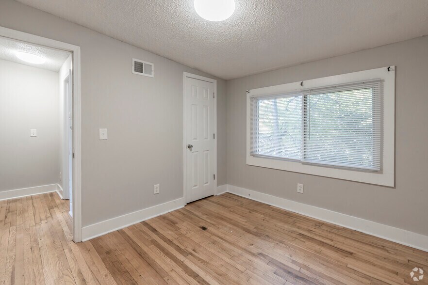 More Photos Of 2201 Alma Ct, Charlotte Apartments For Sale