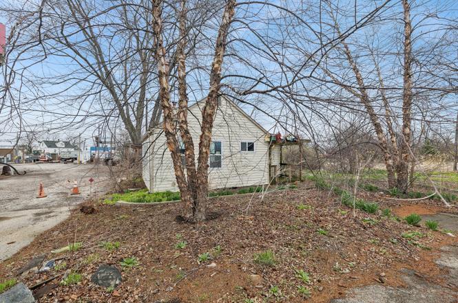 More Photos Of 20922 W Il Route 176, Mundelein Service For Sale