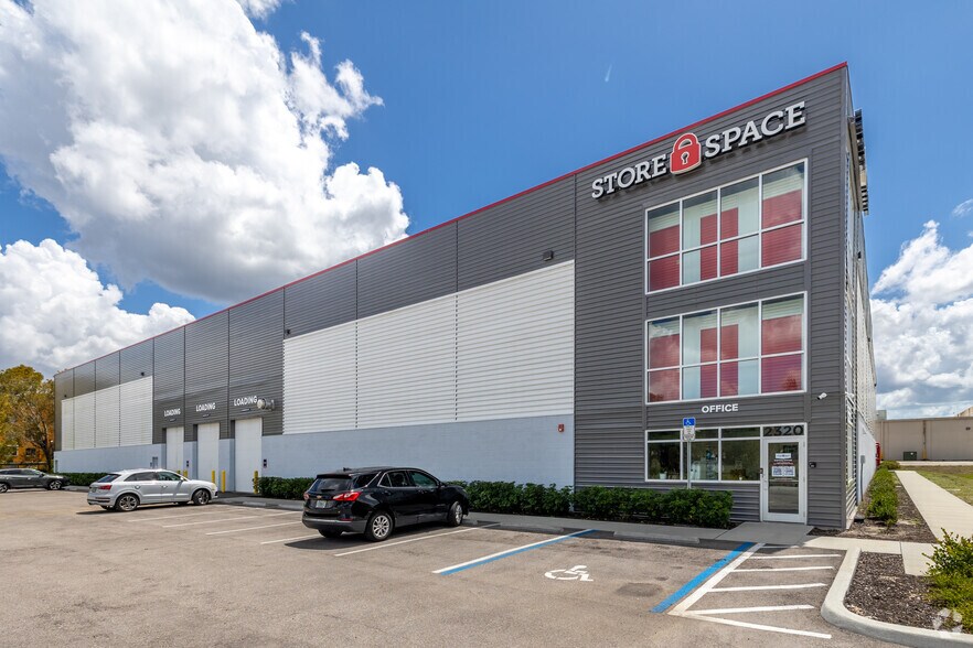 More Photos Of 2320 E Mall Dr, Fort Myers Warehouse For Lease