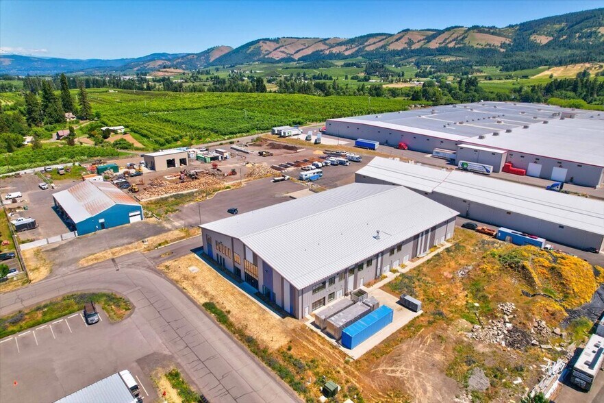 More Photos Of 3030 Lower Mill Dr, Hood River Industrial For Sale