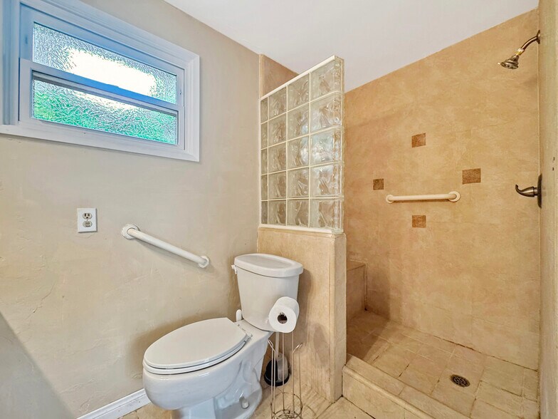 More Photos Of 7736 Sugar Dr, Huntington Beach Apartments For Sale