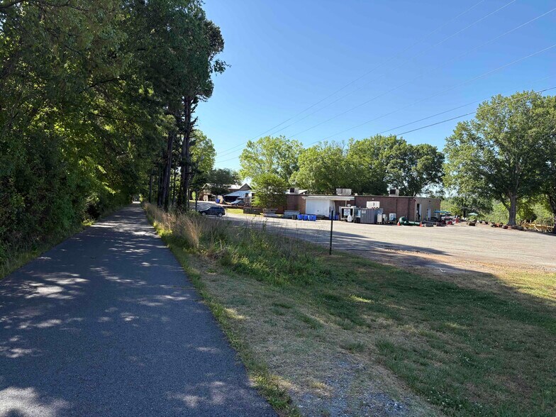 More Photos Of 192 Fashion Cir, Rutherfordton General Retail For Sale