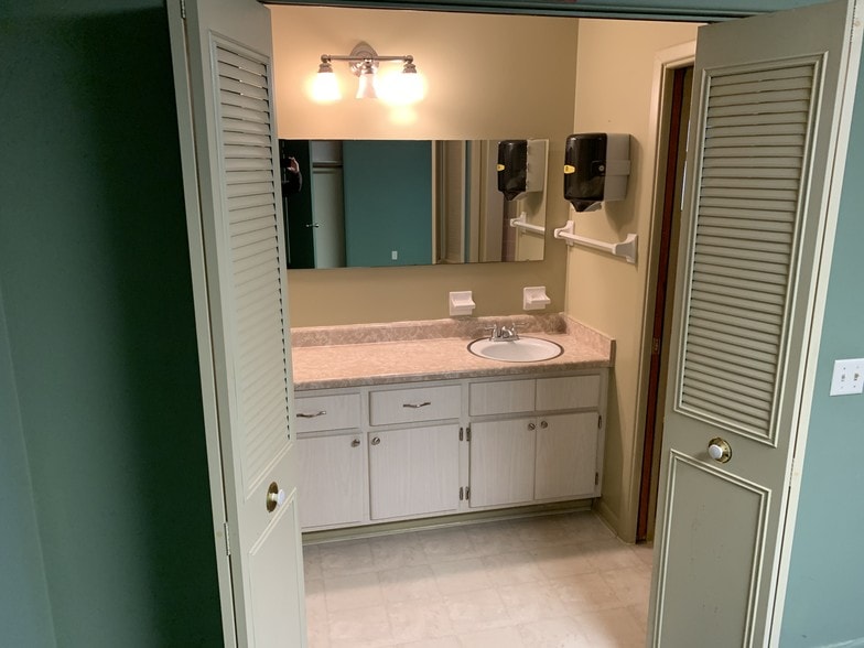 More Photos Of 7280 SW Highway 200, Ocala Office Residential For Lease