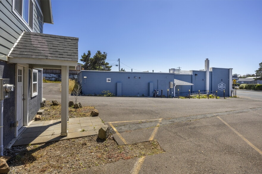 More Photos Of 1330 NE Highway 101, Lincoln City Restaurant For Sale